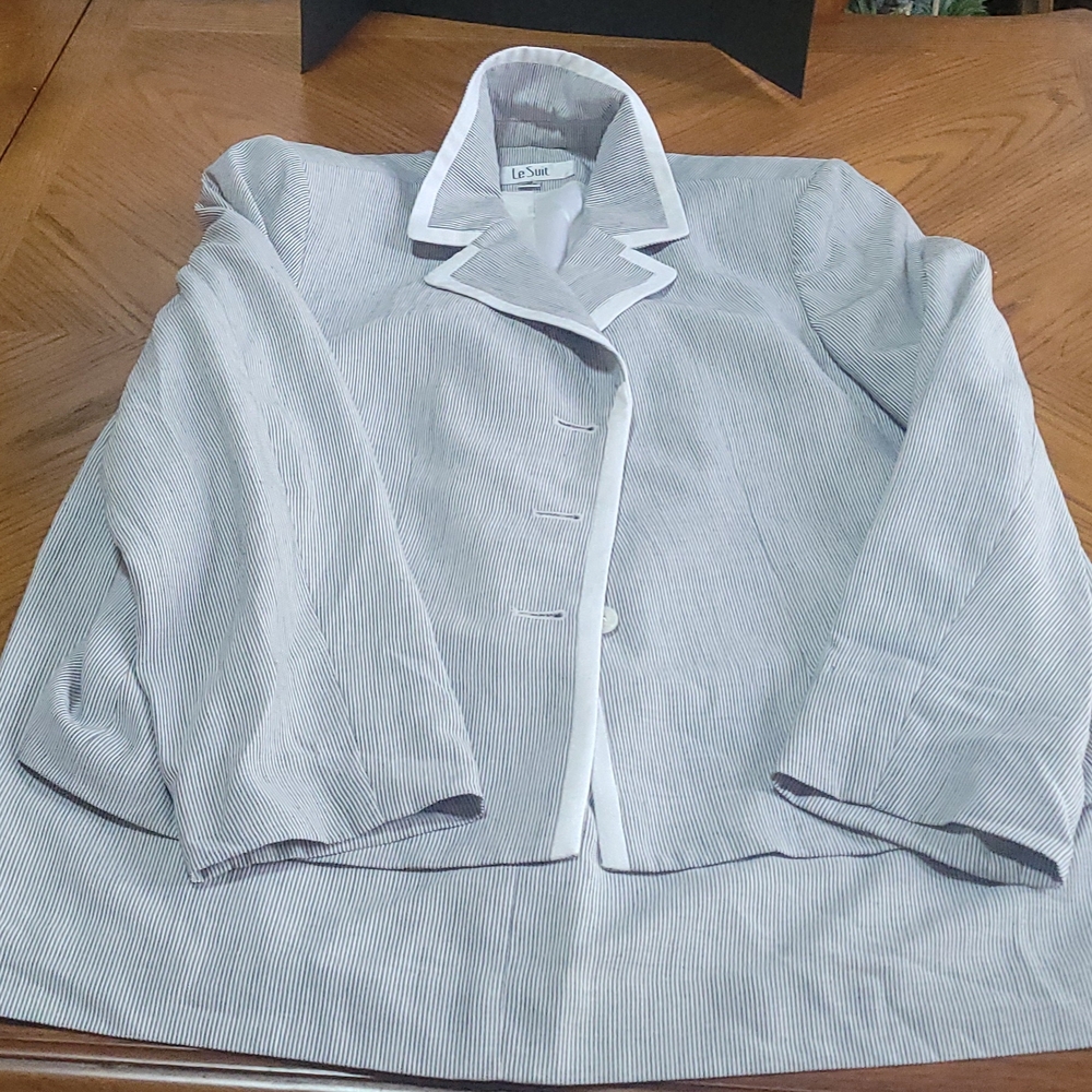 Le Suit Blue & White Jacket & Skirt Size 16